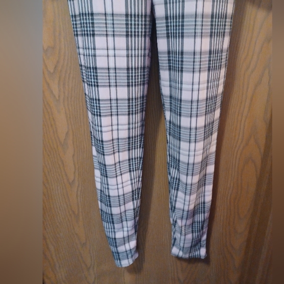 FASHION NOVA small plaid pj onesie - Picture 6 of 9